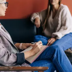 Terapia integracyjna – jak łączenie metod terapeutycznych zmienia życie na lepsze