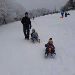 Gdzie na sanki z dzieckiem w Dolnośląskiem? Najlepsze miejsca dla rodzin