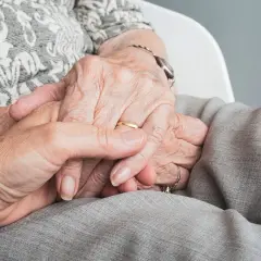 Ile kosztuje opiekunka? Sprawdź ceny i uniknij nieprzyjemnych niespodzianek