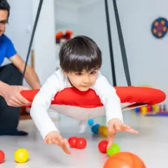Terapia sensoryczna dla kogo? Odkryj, kto może zyskać na terapii