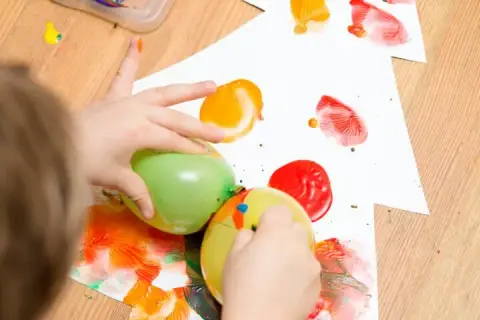 Zajęcia sensoryczne dla dzieci – co to jest i jak je prowadzić?