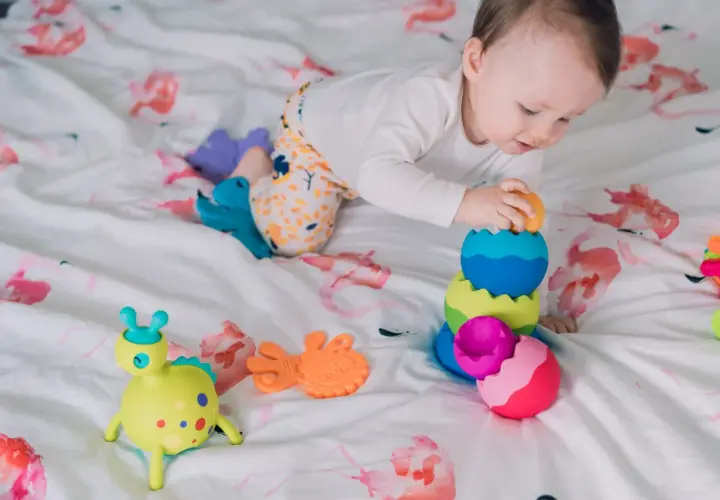 Najlepsze zabawki stymulujące rozwój mózgu dziecka w pierwszych latach życia