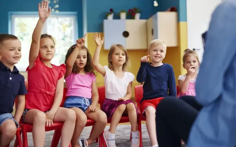 Kiedy dzieci idą do przedszkola? Wiek, przepisy i korzyści dla malucha