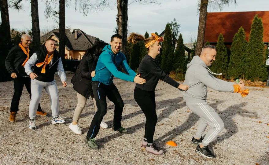 Najlepsze ćwiczenia integracyjne dla zespołu – jak poprawić komunikację i współpracę