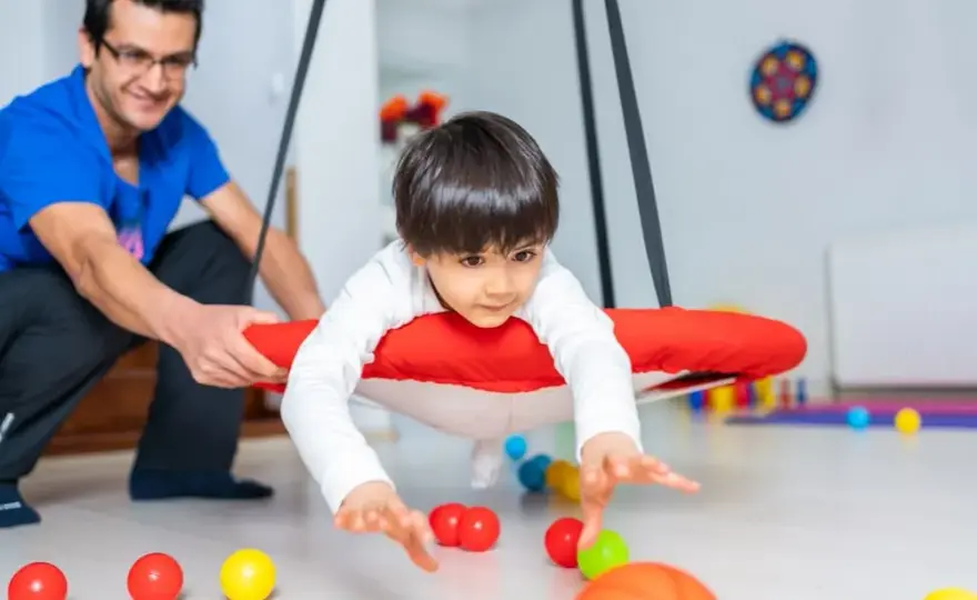 Terapia sensoryczna dla kogo? Odkryj, kto może zyskać na terapii