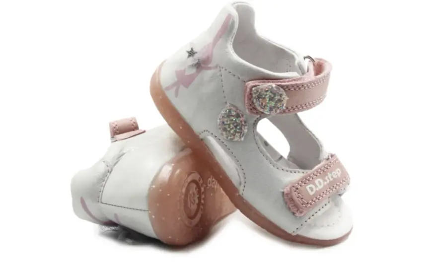 Jak wybrać dobre buty dla dziecka? Praktyczny poradnik dla mam