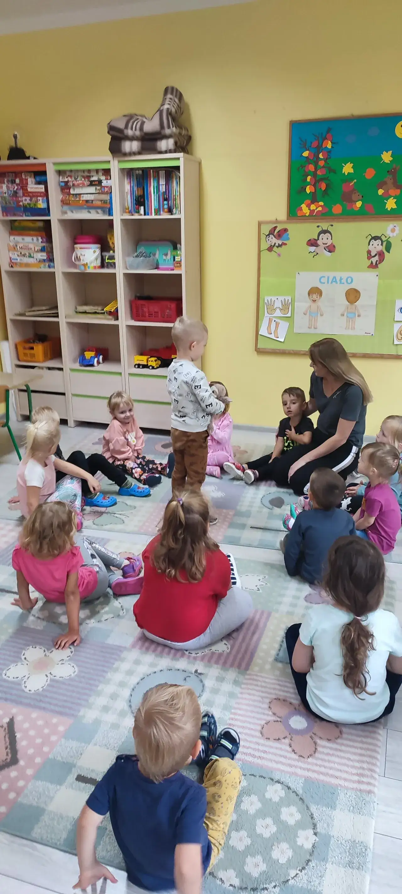 Zdjęcie Zabawy integracyjne w przedszkolu – proste pomysły na budowanie relacji w grupie